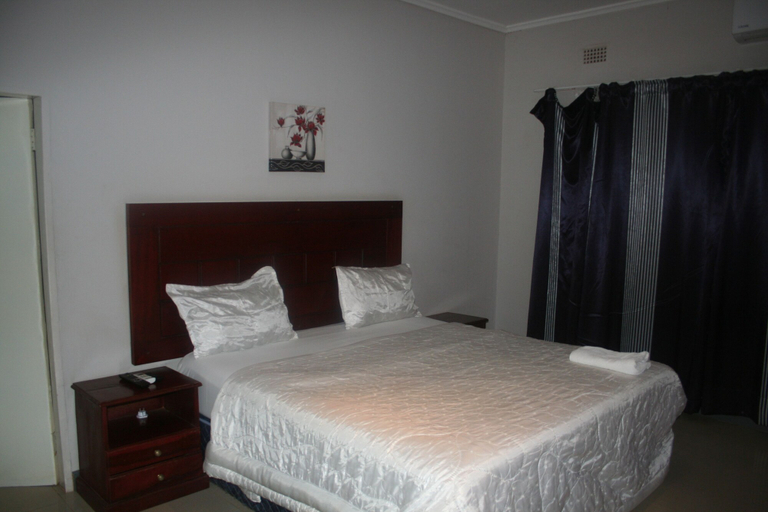 Bedroom 2, Honeybed Lodge, Lusaka
