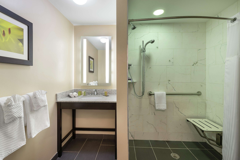 Bathroom 5, Doubletree by Hilton Cape Cod - Hyannis, Barnstable