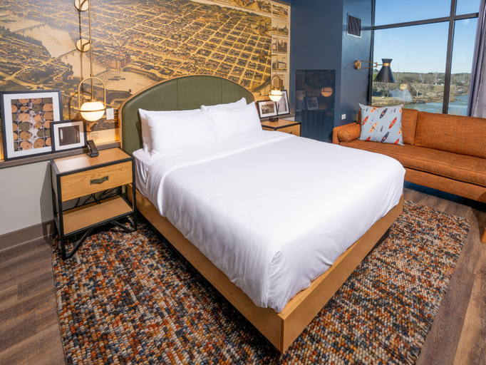 Bedroom 2, Hotel Indigo COLUMBUS AT RIVERFRONT PLACE by IHG, Muscogee
