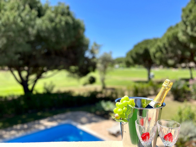 Food & Drinks 5, Vilamoura Amazing Golf Villa With Pool, Loulé