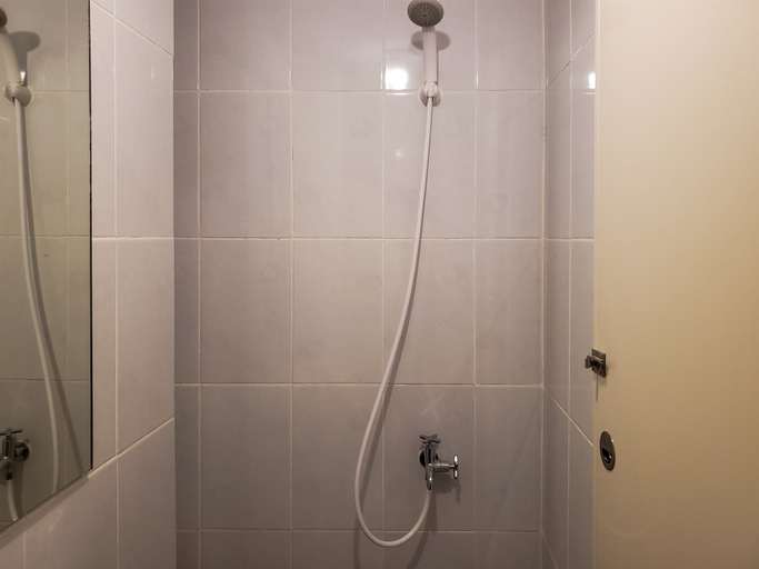 Bathroom 2, Fancy And Nice Studio At Tokyo Riverside Pik 2 Apartment, North Jakarta