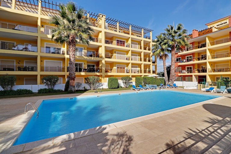 Sport & Beauty, Lagos Balcony With Pool by Homing, Lagos