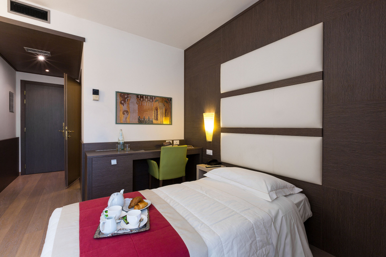 Bedroom 3, Hotel Victoria, Vicenza