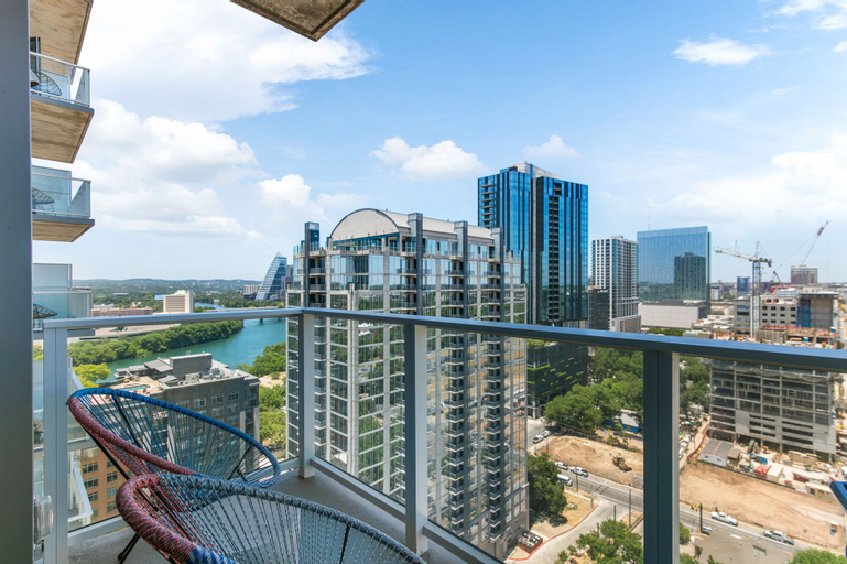 Exterior & Views 6