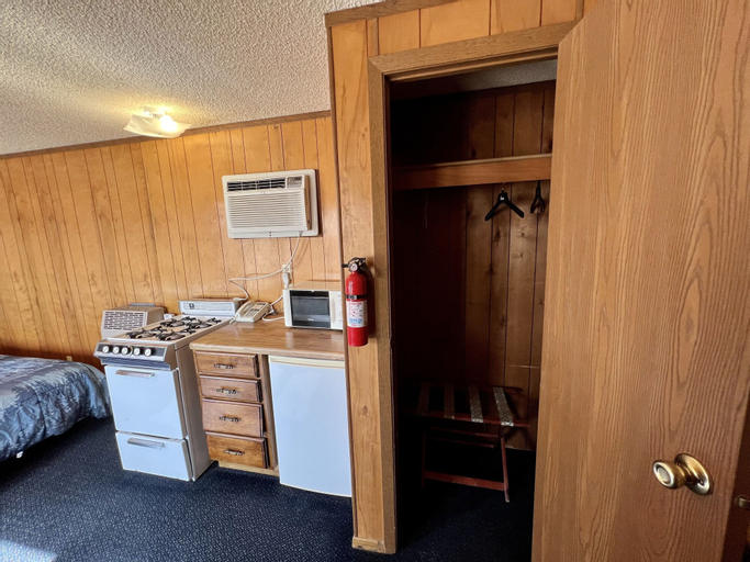 Dining Room 16