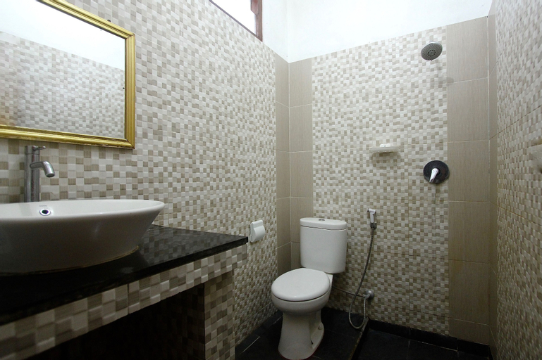 Bathroom 25