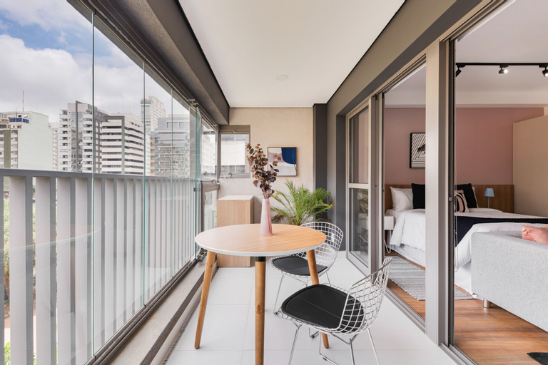 Exterior & Views 4