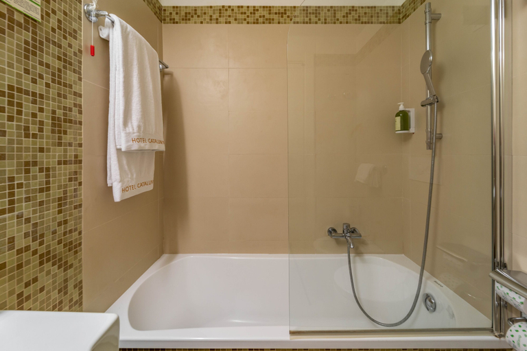 Bathroom 4, Hotel Catalunya, Sassari