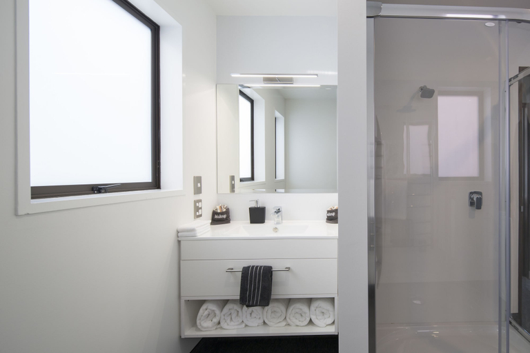 Bathroom 3, Dunedin Motel and Villas, Dunedin