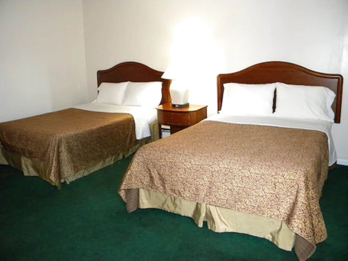 Bedroom 5, Fairway Inn by the Falls, Niagara