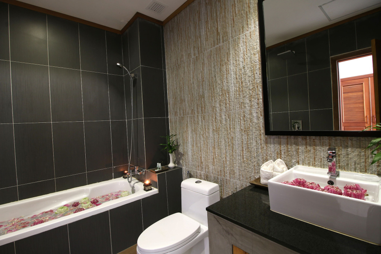 Bathroom 5, New Riverside Hotel, Siem Reap
