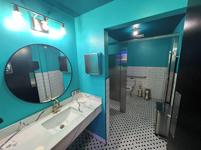 Bathroom 4, Bposhtels Houston, Houston