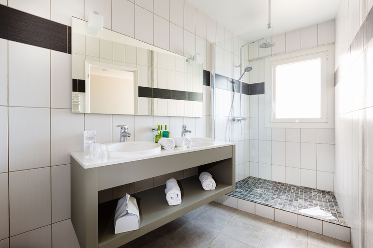Bathroom 5, Hotel Helios, Alpes-Maritimes