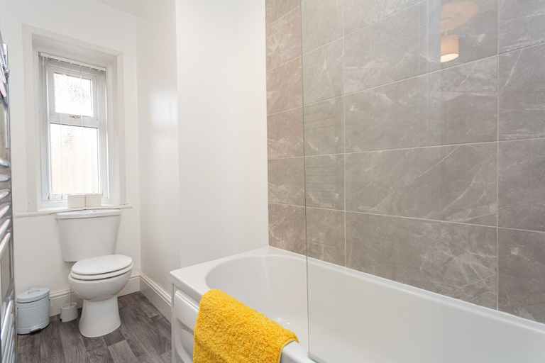 Bathroom 4, Cherry Property - Hornby Road, Blackpool