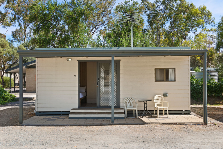 Exterior & Views 1