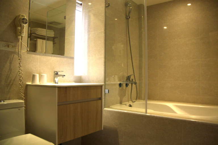 Bathroom 5, Meadow Hotel, Taipei City
