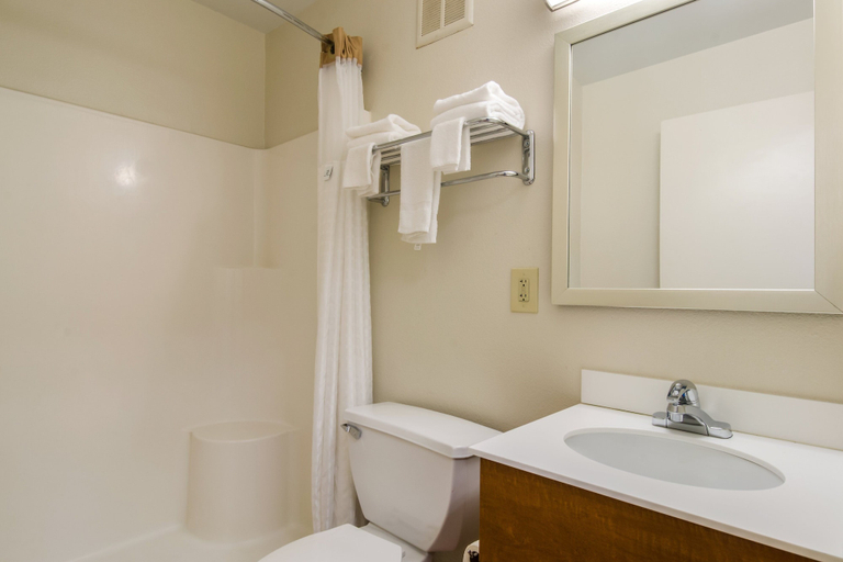 Bathroom 4, HomeTowne Studios Denver - Airport/ Aurora, Adams
