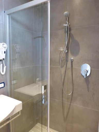 Bathroom 5, Hotel D'annunzio, Rimini
