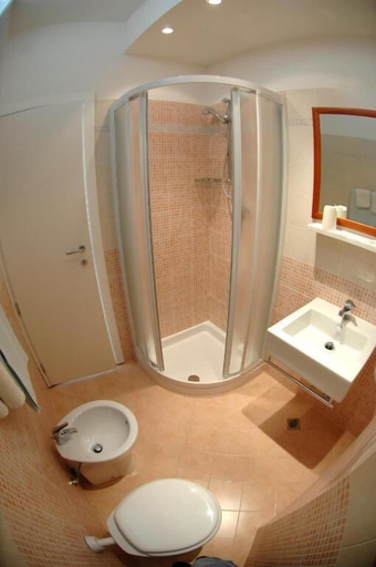 Bathroom 5, Hotel D'annunzio, Rimini