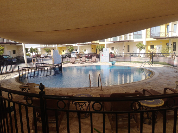 Outdoor pool 2, 2-bedroom Town House, Dubai