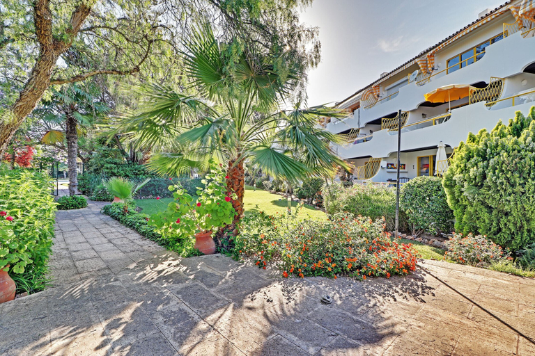 Others 5, Vilamoura Stylish With Pool by Homing, Loulé