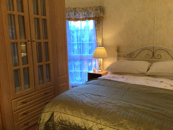 Bedroom 2, Lovely Holiday Home nr Kynance Cove, Cornwall