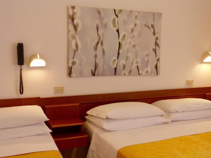 Bedroom 4, Hotel D'annunzio, Rimini
