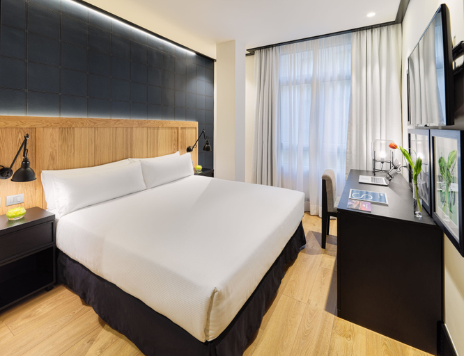 Bedroom 4, H10 Puerta de Alcalá 4* Sup, Madrid