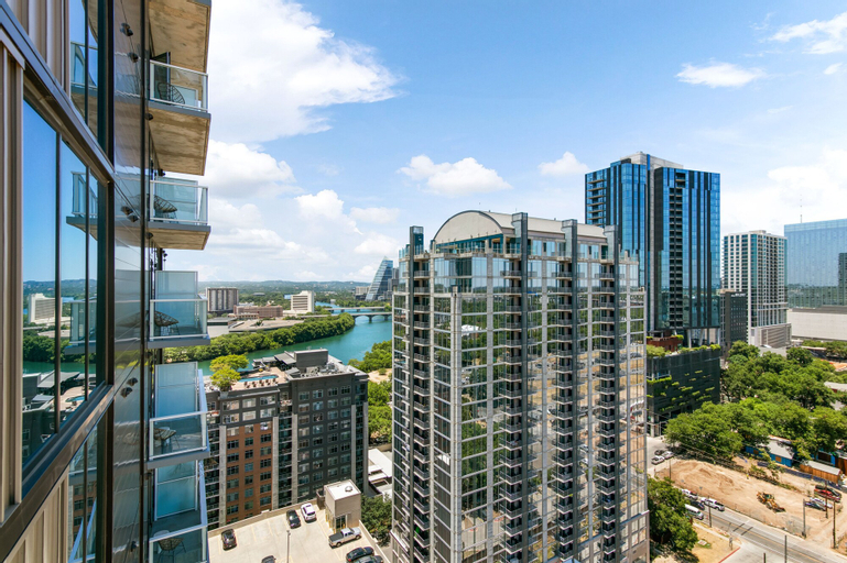 Exterior & Views 7