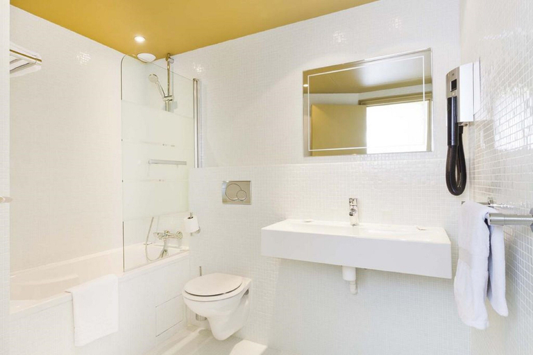 Bathroom 4, Gardette Park Hotel, Paris
