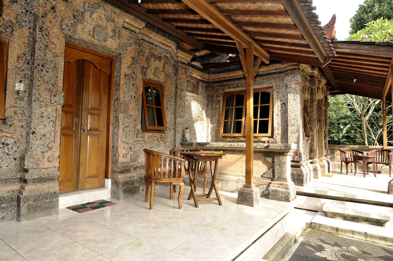 Exterior & Views 20