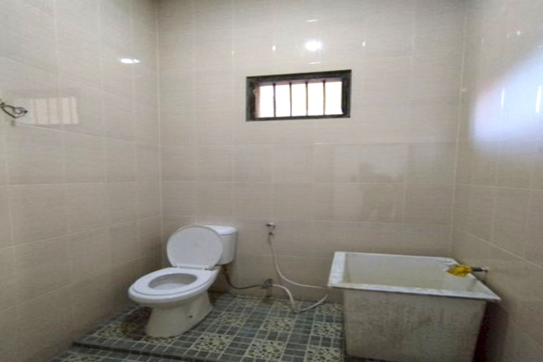 Bathroom 5, Hotel O As-sakinah Syariah, Medan