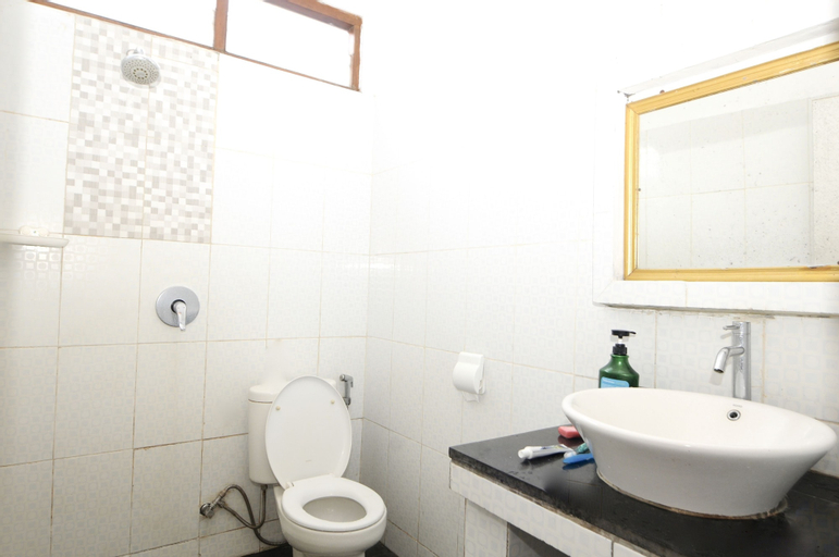 Bathroom 27
