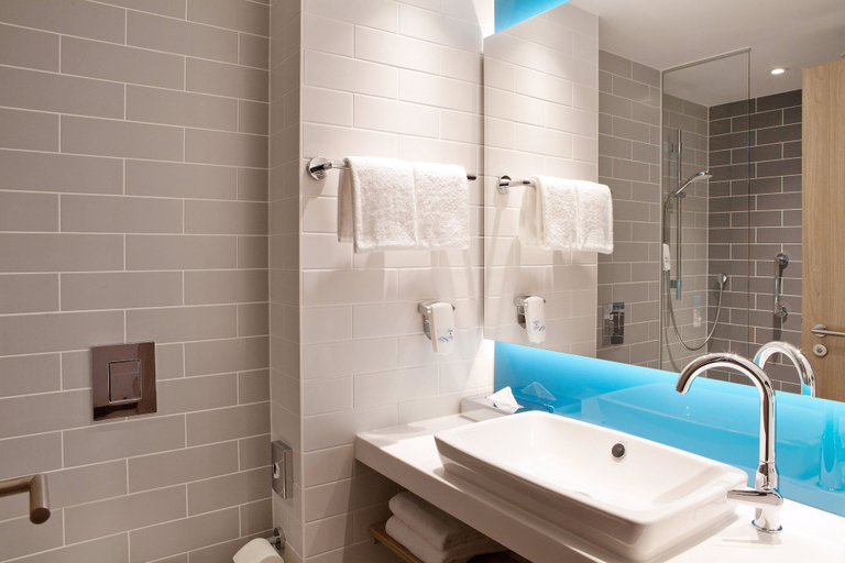 Bathroom 3, Holiday Inn Express RECKLINGHAUSEN, Recklinghausen