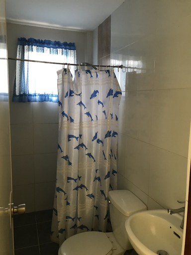 Bathroom 3, Cebu Hostel and Glamping, Cebu City