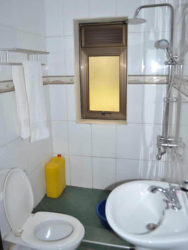 Bathroom 3, De'Place Hotel Hoima, Bugahya