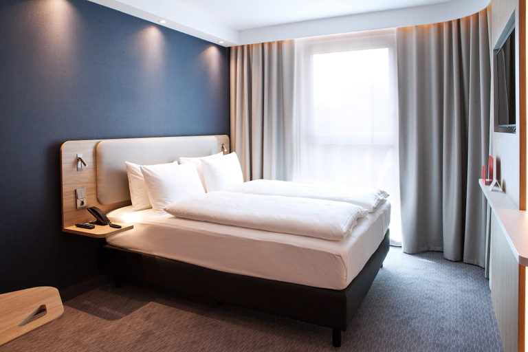Bedroom 5, Holiday Inn Express RECKLINGHAUSEN, Recklinghausen