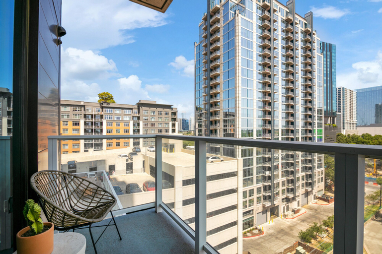 Exterior & Views 5