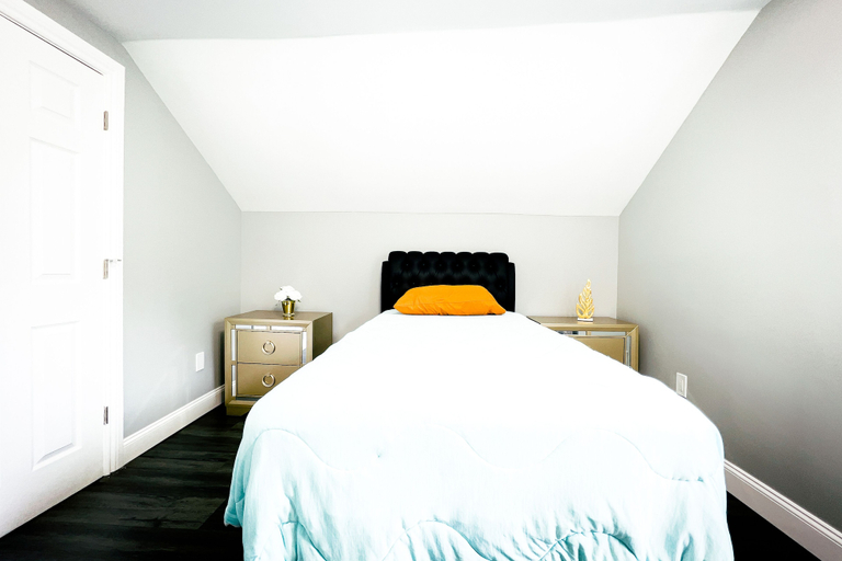 Bedroom 3, The Ashland Manor, Niagara