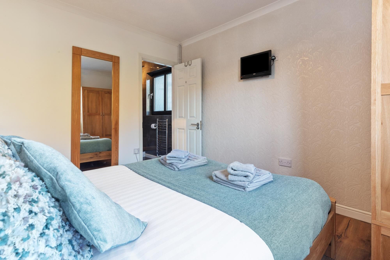 Bedroom 3, Hazelglade Cottage - Hot Tub Games Room Pet Friendly, Pembrokeshire