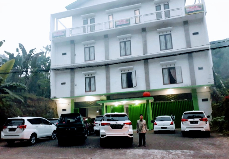 Exterior & Views, Bukit Cemara View Guest House, Malang