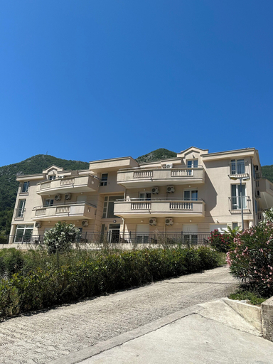 Exterior & Views 2, MonteBay Perla