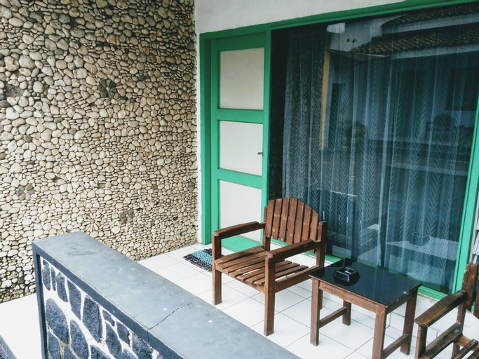 Exterior & Views 23