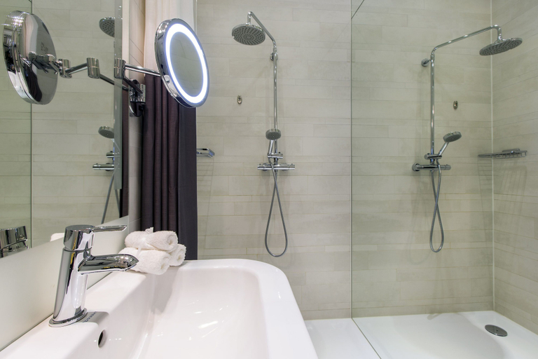 Bathroom 5, The Amsterdam Canal Hotel, Amsterdam