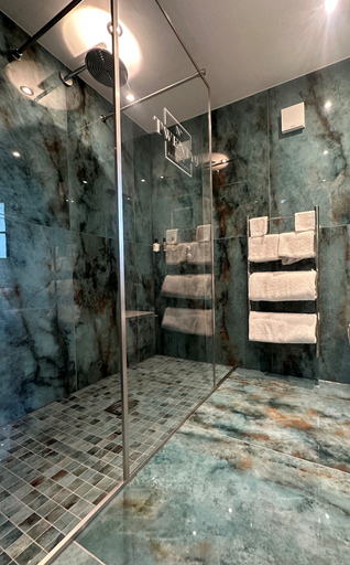 Bathroom 3, NoTwenty9 Bar and Restaurant, Cambridgeshire