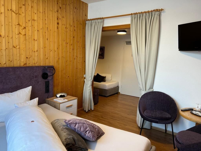 Bedroom 2, Hotel Schwarzwaldhof Gutzweiler, Breisgau-Hochschwarzwald