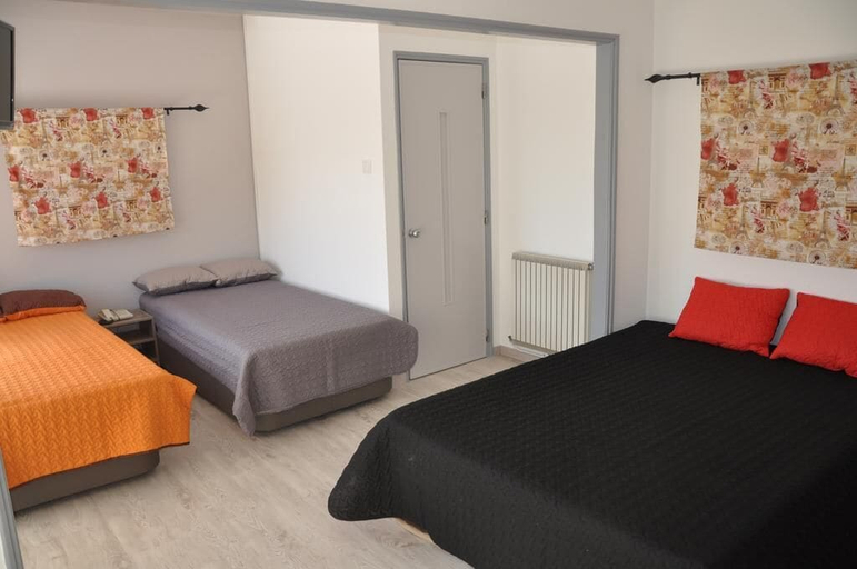 Bedroom 2, Hostel Paris, Marinha Grande