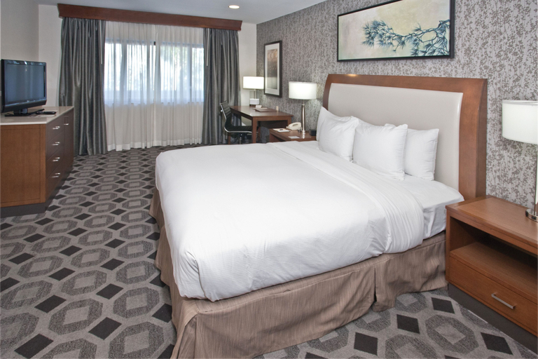 Bedroom 3, DoubleTree by Hilton Los Angeles - Rosemea, Los Angeles