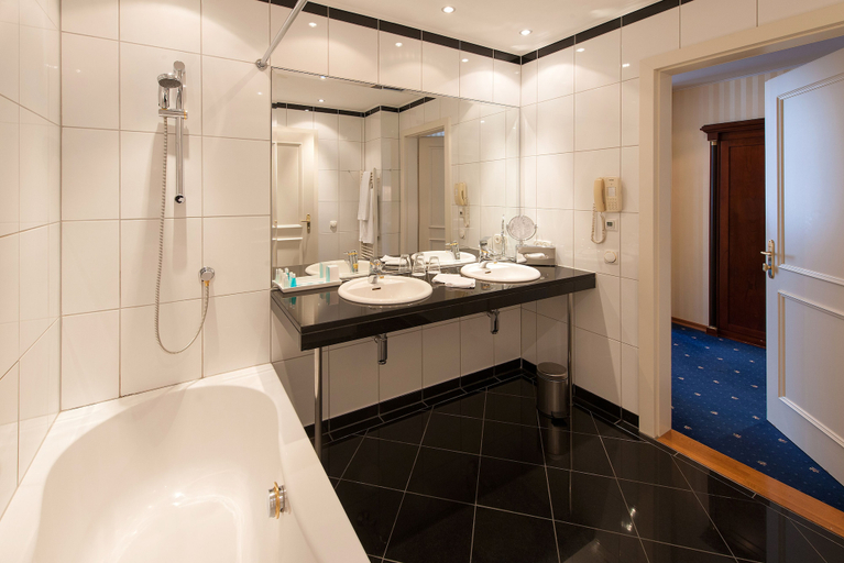 Bathroom 5, Ambassador Hotel, Wien