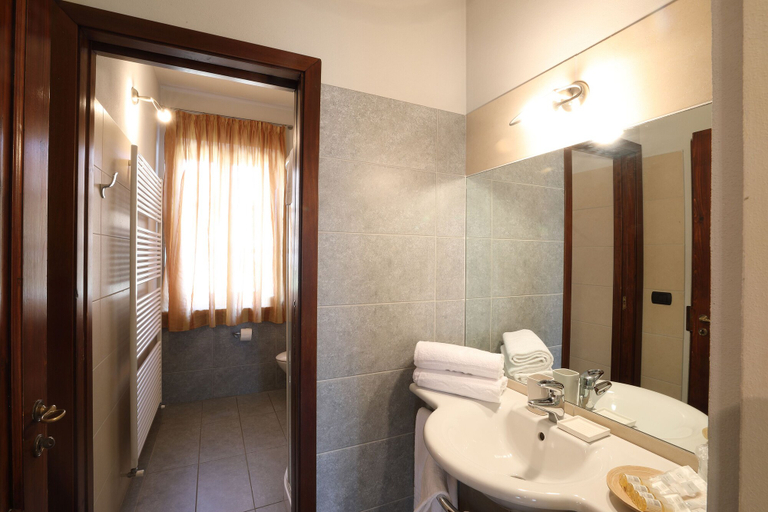 Bathroom 3, Locanda Dell'Orso Bevitore, Cuneo